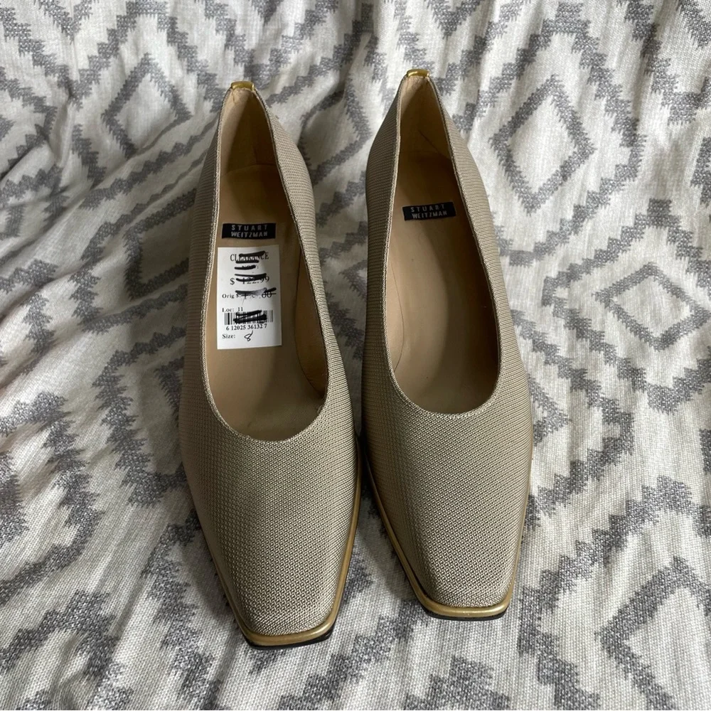 Stuart Weitzman Gold Textured Square Toe Block Heel Pumps Women's Size 8 B‎